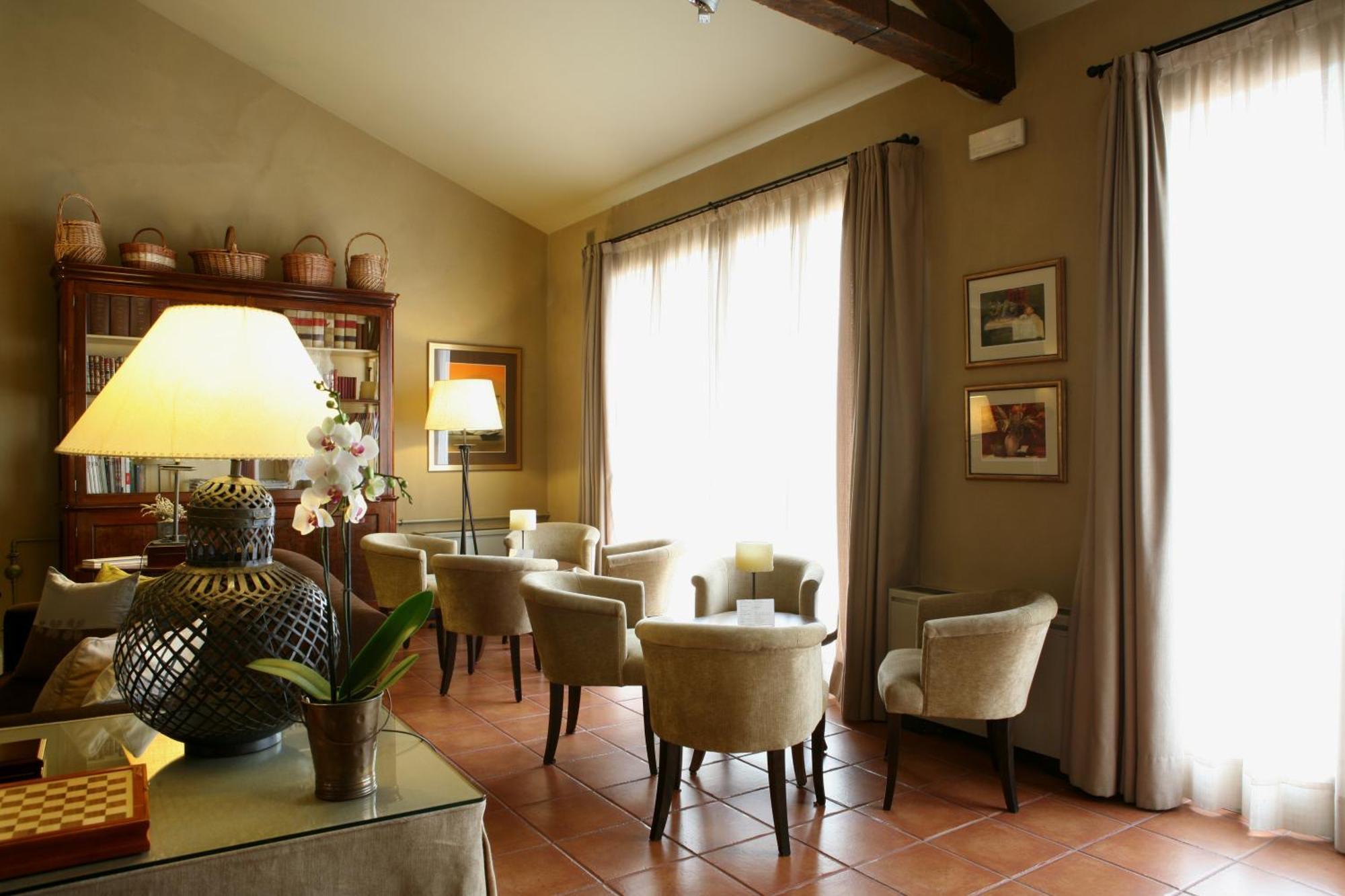 Bremon Boutique By Duquessa Collection